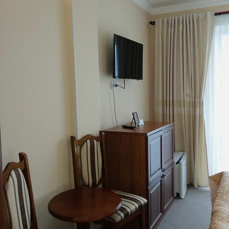 Hotel Three Korony Skhidnytsia Buitenkant foto