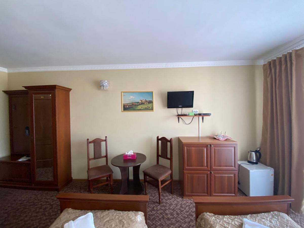 Hotel Three Korony Skhidnytsia Buitenkant foto