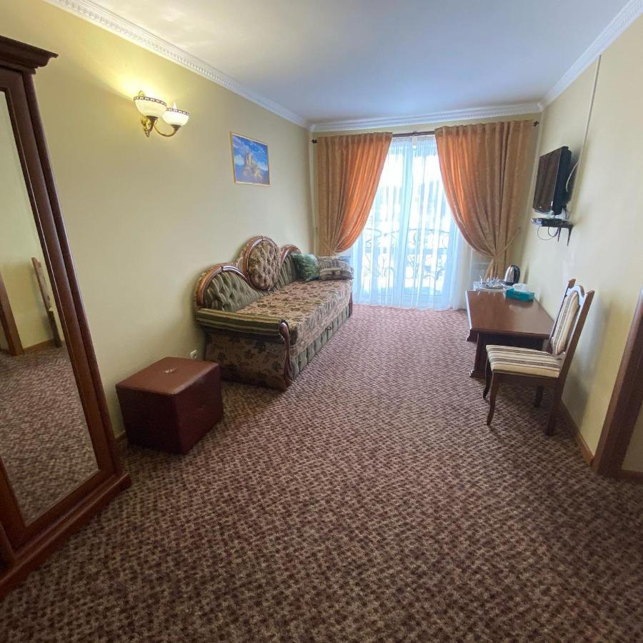 Hotel Three Korony Skhidnytsia Buitenkant foto