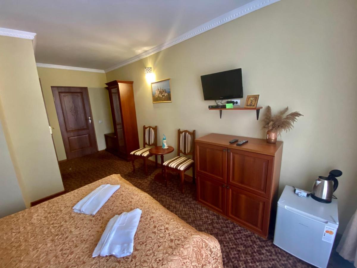 Hotel Three Korony Skhidnytsia Buitenkant foto