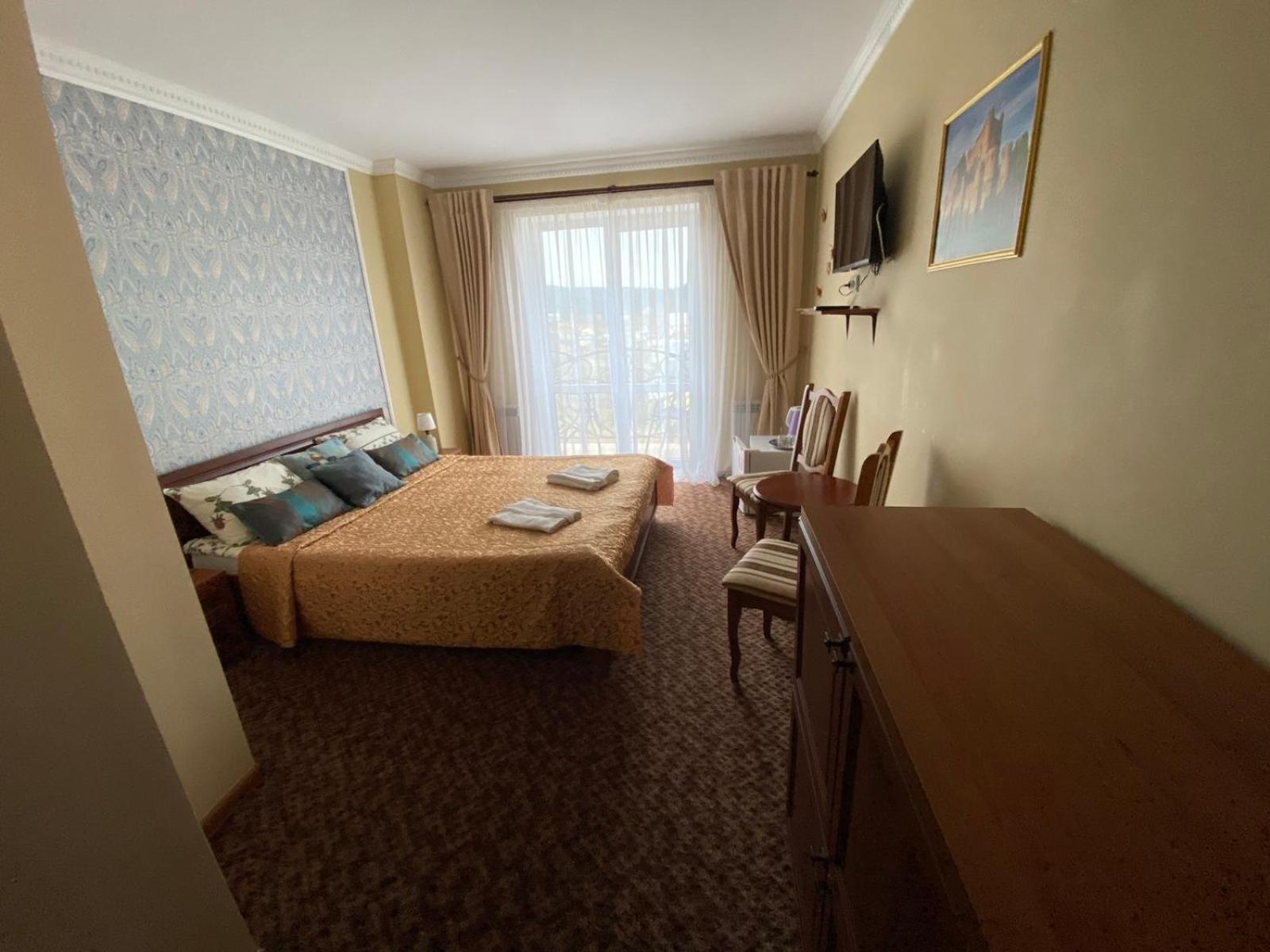 Hotel Three Korony Skhidnytsia Buitenkant foto