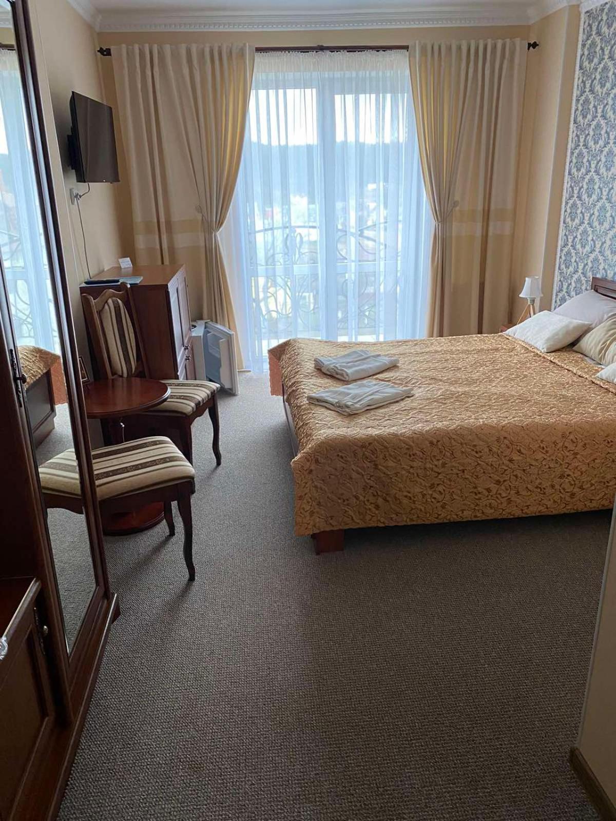 Hotel Three Korony Skhidnytsia Buitenkant foto