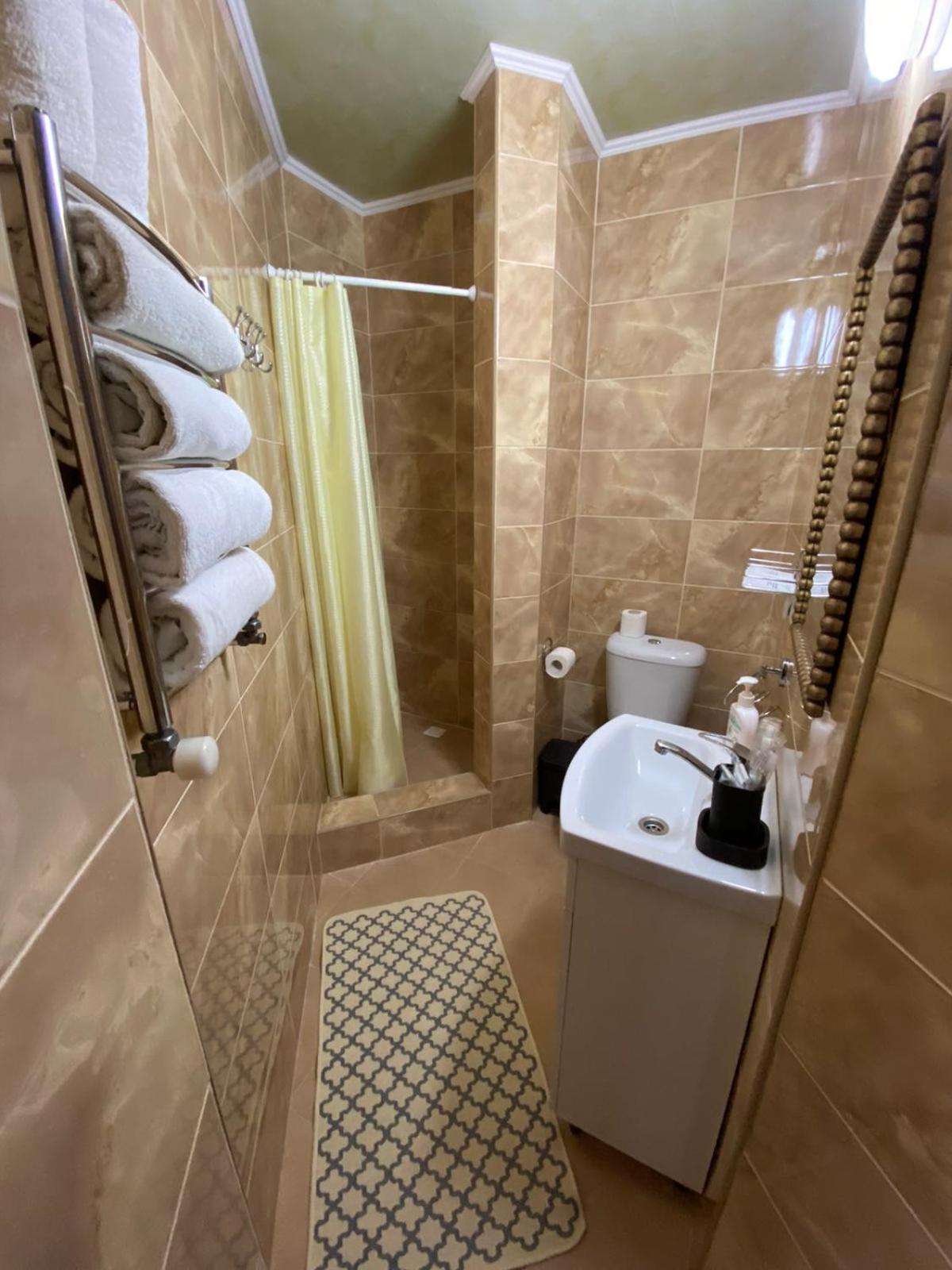 Hotel Three Korony Skhidnytsia Buitenkant foto