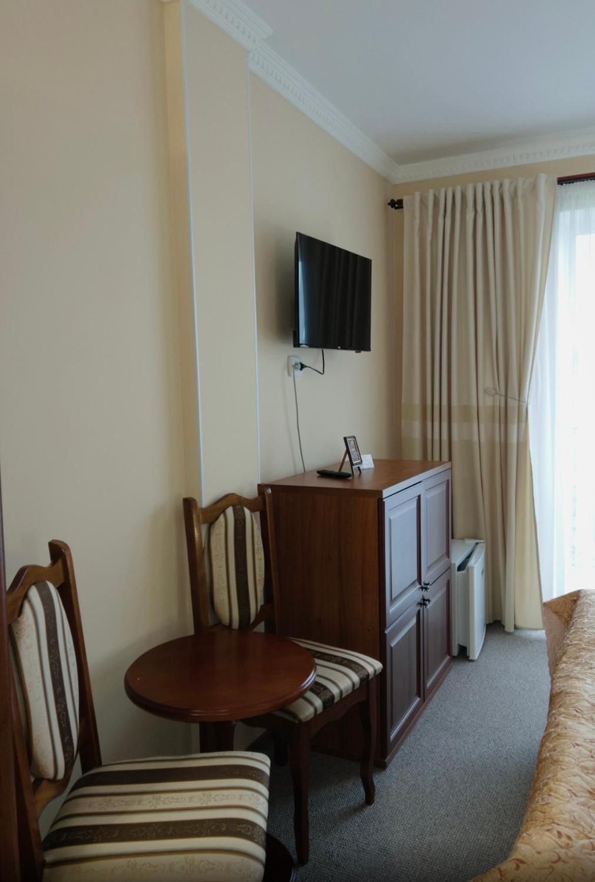Hotel Three Korony Skhidnytsia Buitenkant foto