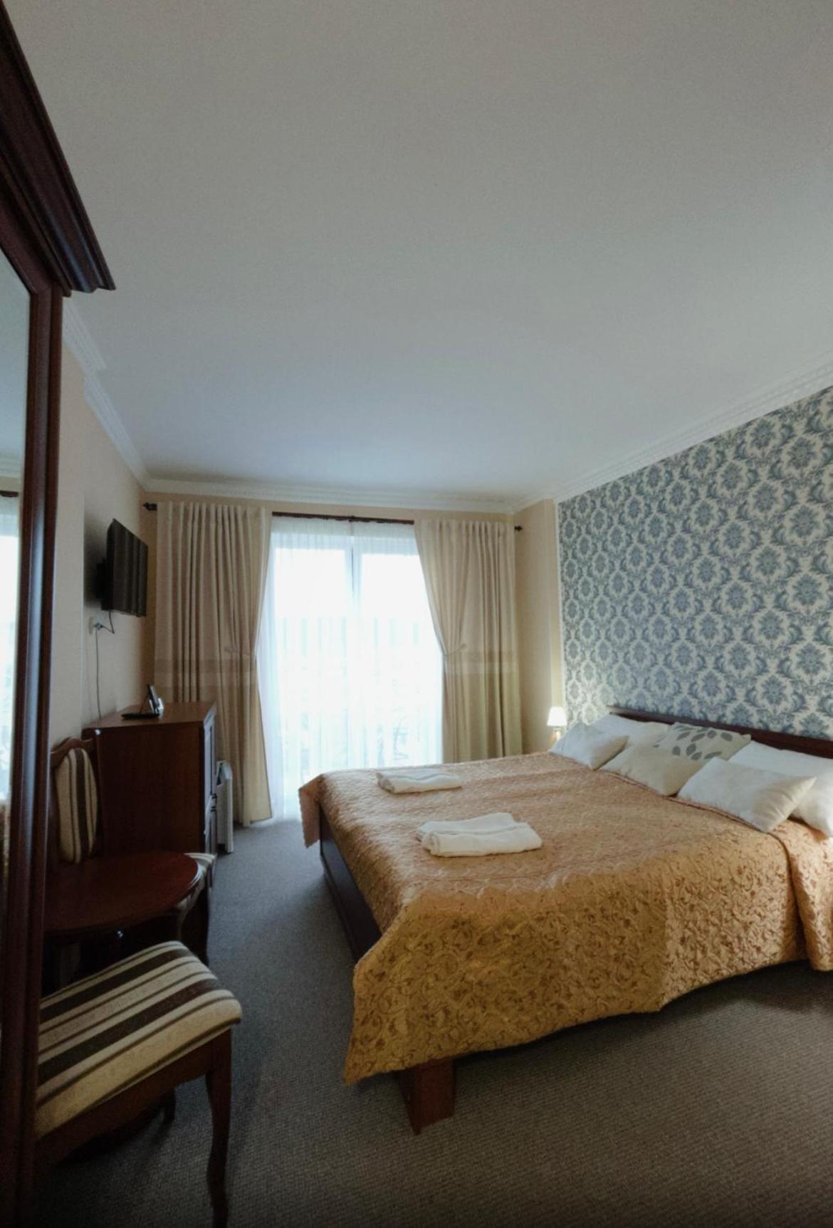 Hotel Three Korony Skhidnytsia Buitenkant foto