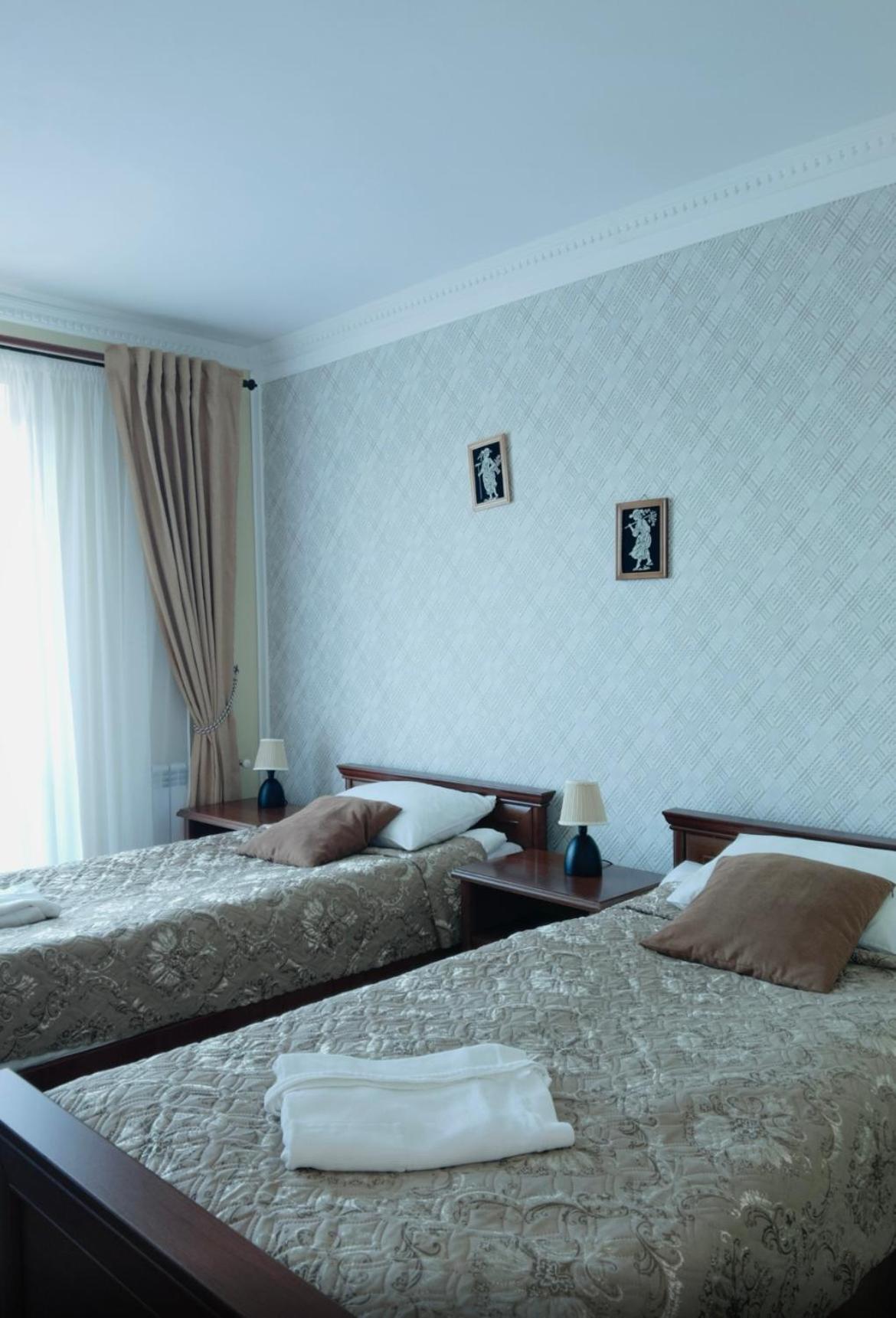 Hotel Three Korony Skhidnytsia Buitenkant foto